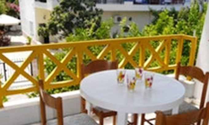 Haniotis Apartment | Homerez - Appartement for 4 ppl. with sea view and balcony at Chaniotis