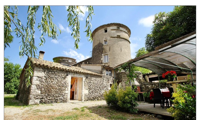 Chomerac House | Homerez - Beautiful house for 8 ppl. with terrace at Chomérac