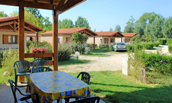 Estang House | Homerez - Beautiful house for 6 ppl. with shared pool and terrace at Estang