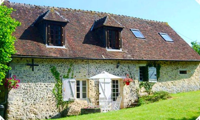 Colonard-Corubert House | Homerez - Big property for 10 ppl. with terrace at Colonard-Corubert