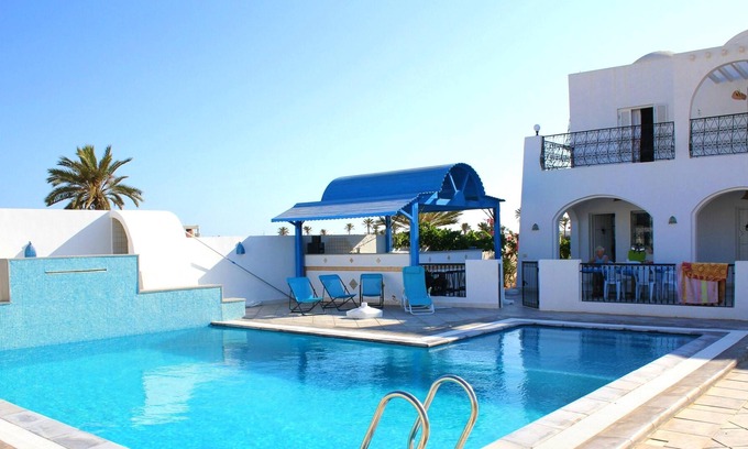 Houmt Souk Villa | Homerez - Big villa 1 km away from the beach for 12 ppl. with swimming-pool