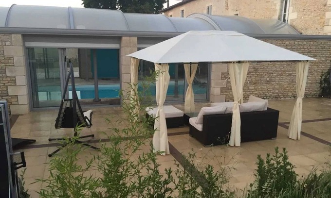 Jaunay-Marigny Villa | Homerez - Big villa for 26 ppl. with swimming-pool and terrace at Jaunay-Clan