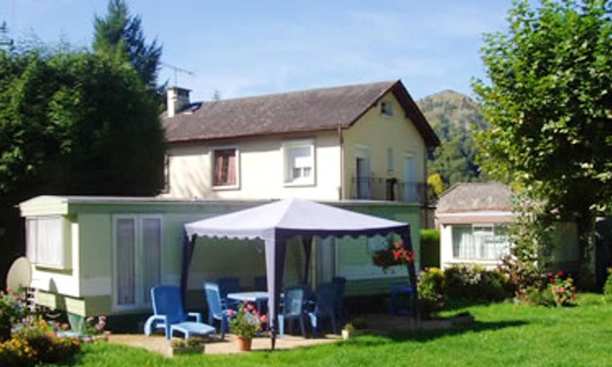 Juncalas House | Homerez - Bungalow 7 km away from the beach for 5 ppl. with terrace at Juncalas
