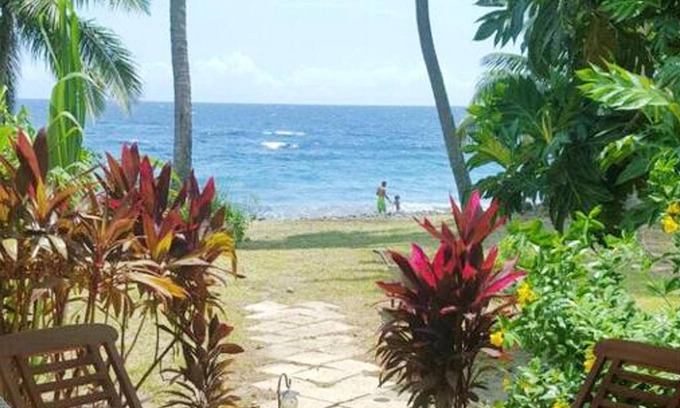 Saint-Pierre House | Homerez - Bungalow for 6 ppl. with sea view, garden and terrace at Saint-Pierre