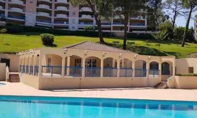 La Bocca Nord Apartment | Homerez - Cannes Apartment w/pool