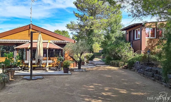 Ventenac-Cabardes House | Homerez - Chalets + pool in Ventenac-Cabardès