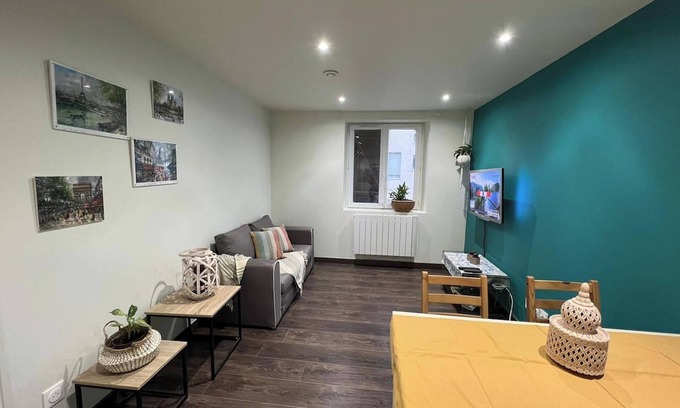 Stains Apartment | Homerez - Charming Apartment in Stains with Balcony