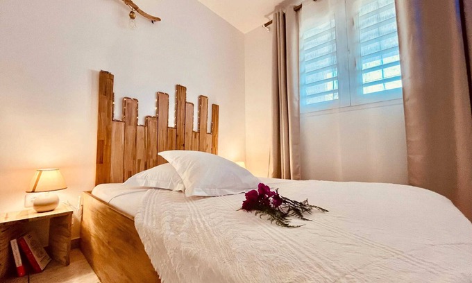 Ducos Apartment | Homerez - Charming apartment in Ducos with terrace – 48 m² and garden.