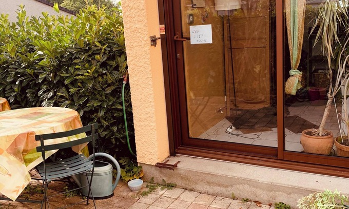 Osny House | Homerez - Charming House in Osny with Terrace and Enclosed Garden