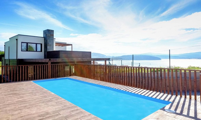 Outes House | Homerez - Charming House Outes, Sea View, Garden