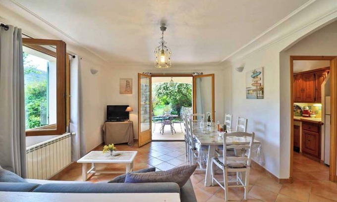 Le Bar-sur-Loup Apartment | Homerez - Comfortable apartment in Le Bar-sur-Loup 60 m² with garden