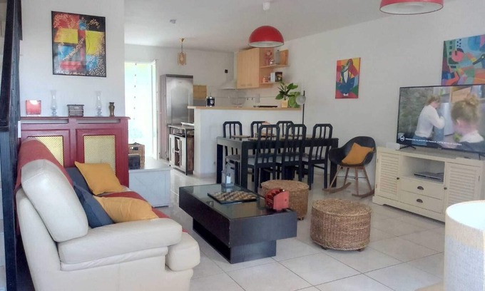 Lunel House | Homerez - Comfortable House in Lunel with Terrace and Air Conditioning
