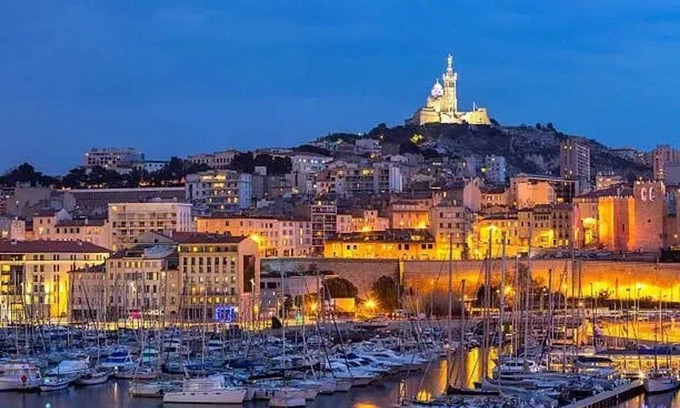 Les Camoins Apartment | Homerez - Cozy Apartment in Marseille 27 m² with Jacuzzi