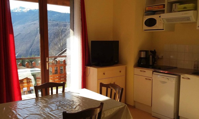 Ignaux Apartment | Homerez - Cozy apartment in Ignaux