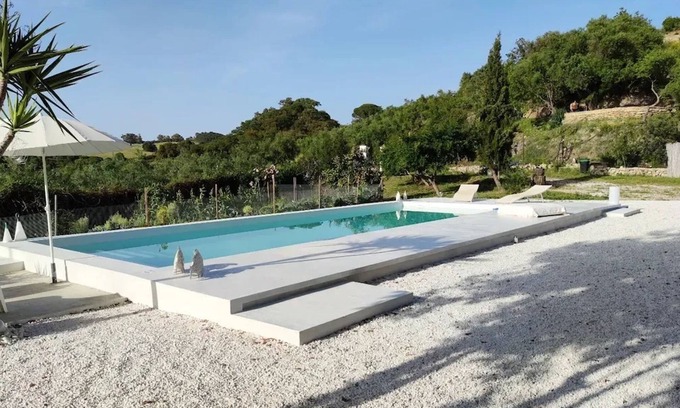 Algodonales House | Homerez - Cozy Bungalow with Pool in Madrigueras