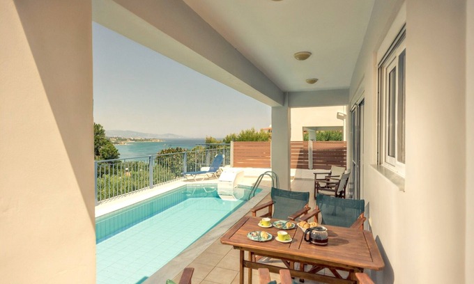 Tsilivi Villa | Homerez - Elegant Villa in Planos + Private Pool.