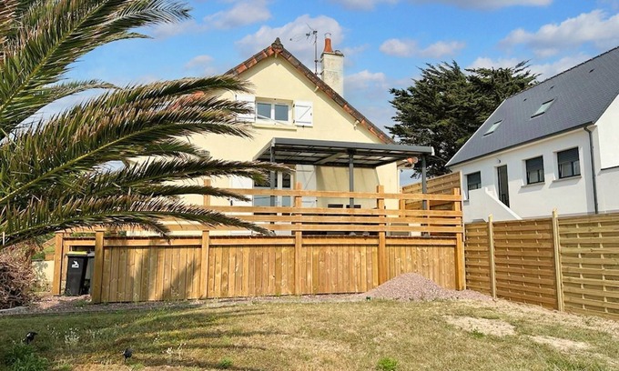 Denneville House | Homerez - Family House with Garden