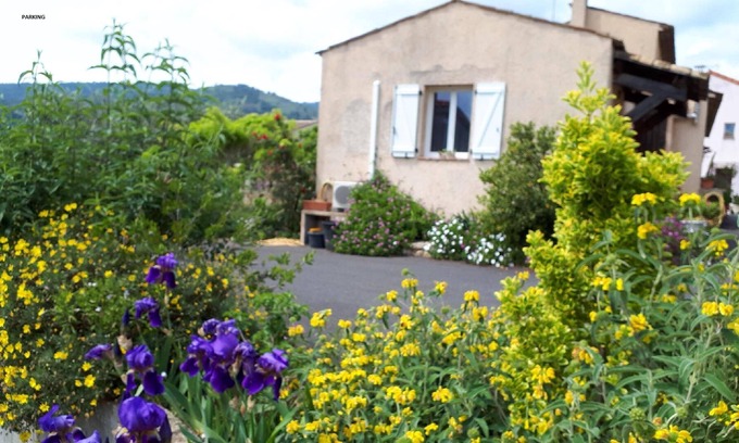 Saint-Jean Apartment | Homerez - Nice appartement 5 km away from the beach for 4 ppl. with terrace