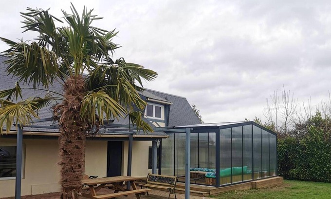 Saint-Germain-d'Aunay House | Homerez - House for 6 ppl. with jacuzzi, spa and garden at Saint-Germain-d'Aunay
