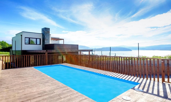 Outes House | Homerez - House 3 km away from the beach for 9 ppl. with swimming-pool at Outes
