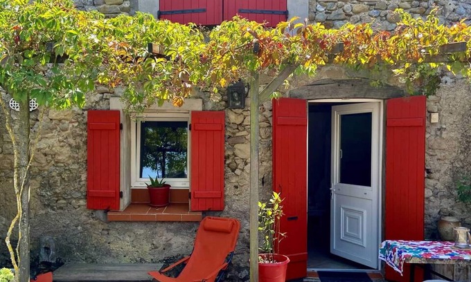 Lignairolles House | Homerez - House for 2 ppl. with shared pool and terrace at Lignairolles