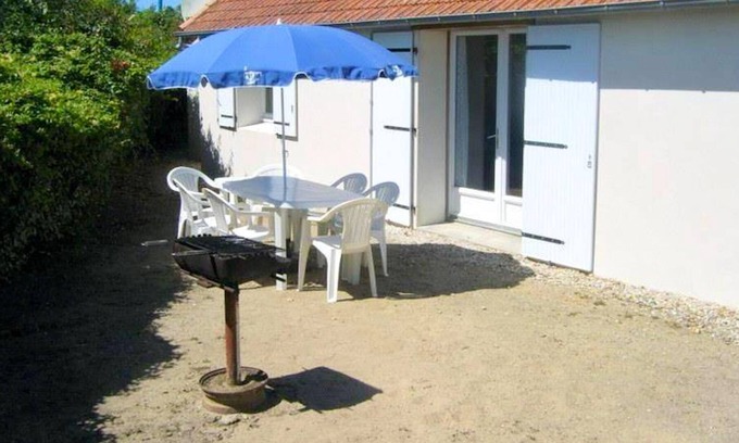 Beauvoir-sur-Mer House | Homerez - House 4 km away from the beach for 6 ppl. at Beauvoir-sur-Mer
