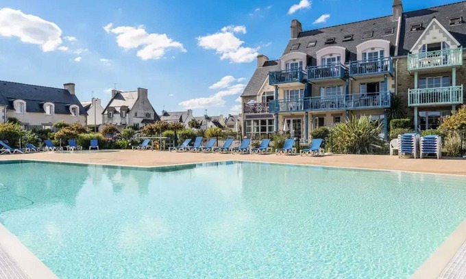 Guilvinec House | Homerez - House in Guilvinec w/pool