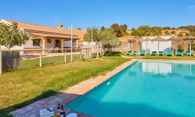 Prado del Rey Villa | Homerez - Luxurious Villa in Prado del Rey with Private Pool