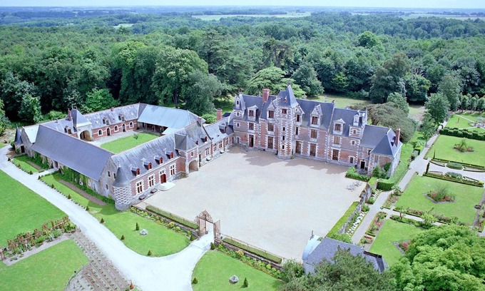 Vernou-sur-Brenne Other | Homerez - Mansion for 15 ppl. with swimming-pool, jacuzzi, garden and terrace