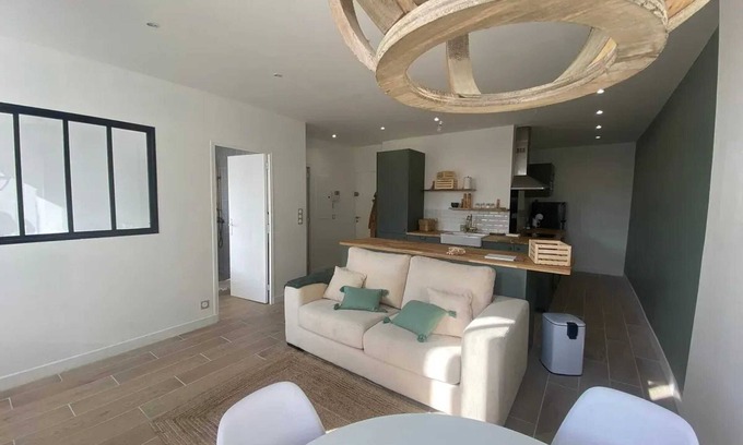 Les Cinq Avenues Apartment | Homerez - Modern Apartment in Marseille