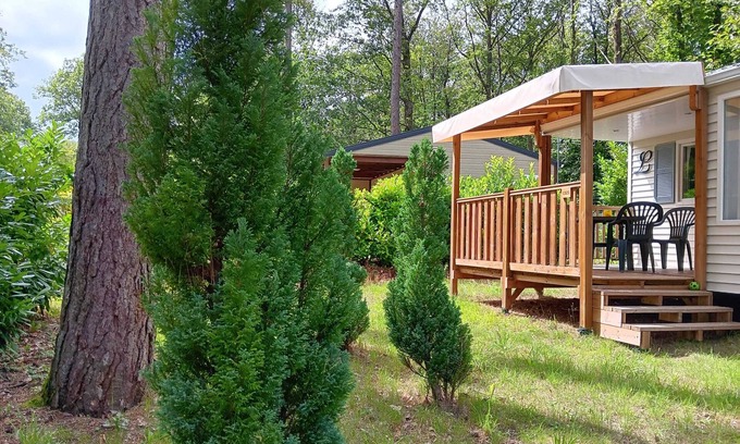 Saint-Cheron House | Homerez - Nice bungalow for 5 ppl. with shared pool and terrace at Saint-Chéron