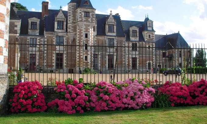 Vernou-sur-Brenne Apartment | Homerez - Nice appartement for 6 ppl. with shared pool at Vernou-sur-Brenne