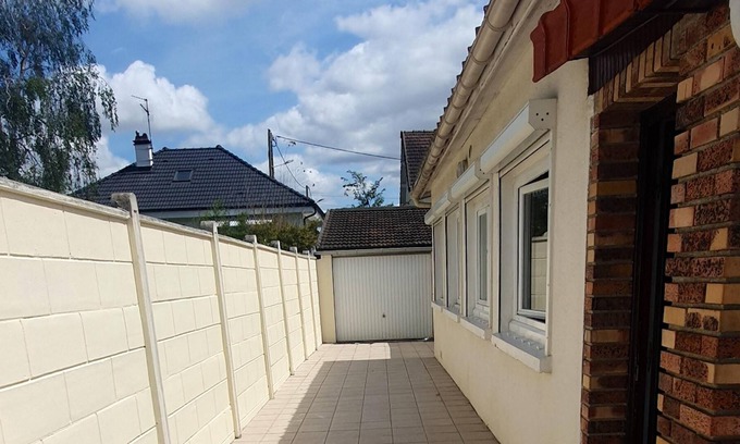Goussainville House | Homerez - Nice house for 6 ppl. with garden and terrace at Goussainville