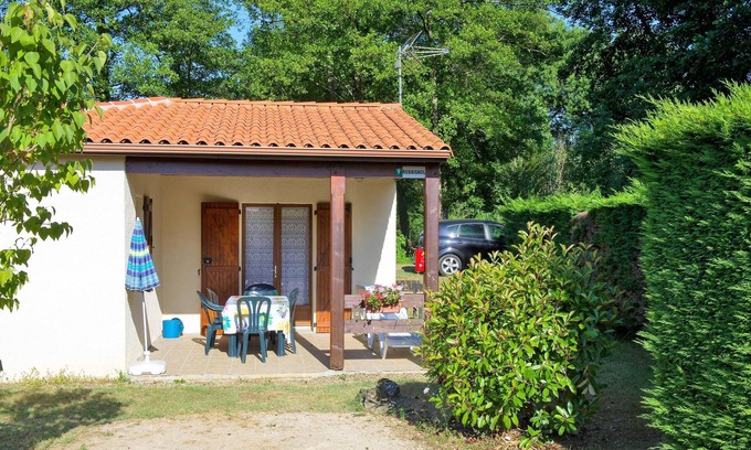 Estang House | Homerez - Nice house for 4 ppl. with shared pool and terrace at Estang