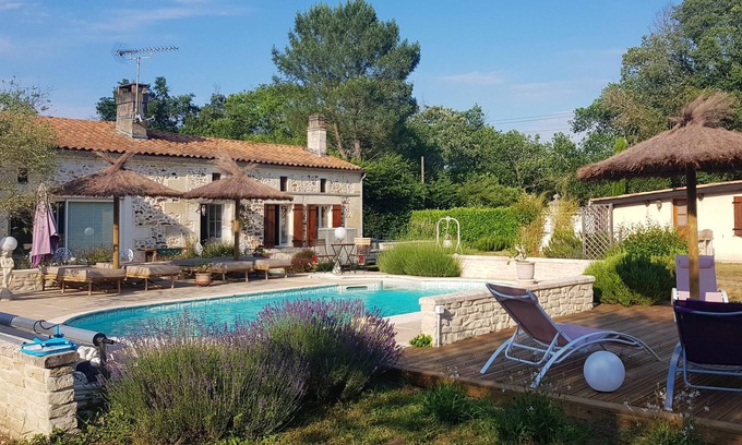 Bussac-Foret House | Homerez - Nice house for 2 ppl. with shared pool and terrace at Bussac-Forêt