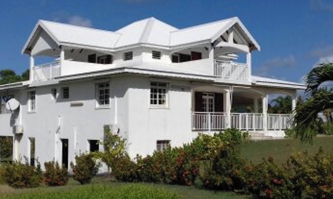 Petit-Canal Apartment | Homerez - Spacious Apartment in Petit-Canal with Balcony