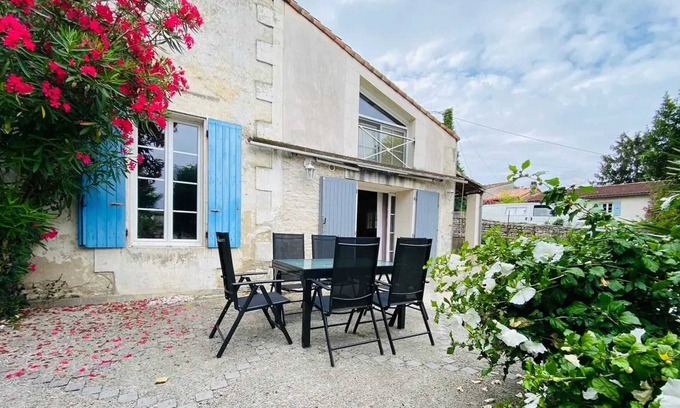Tour Chabot Gavacherie House | Homerez - Spacious family house in Niort with garden