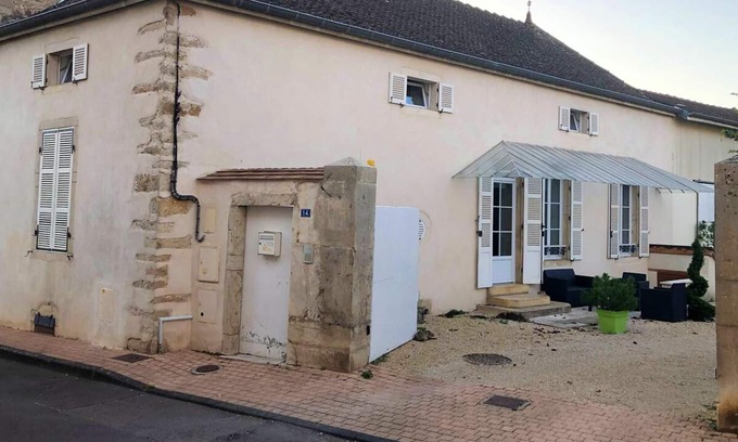 Meursault House | Homerez - Spacious house for 6 ppl. with garden and terrace at Meursault