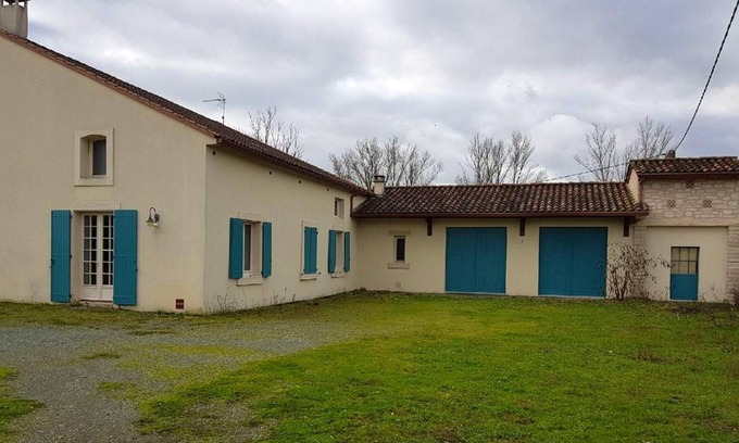 Albi House | Homerez - Spacious house for 8 ppl. with terrace and balcony at Albi