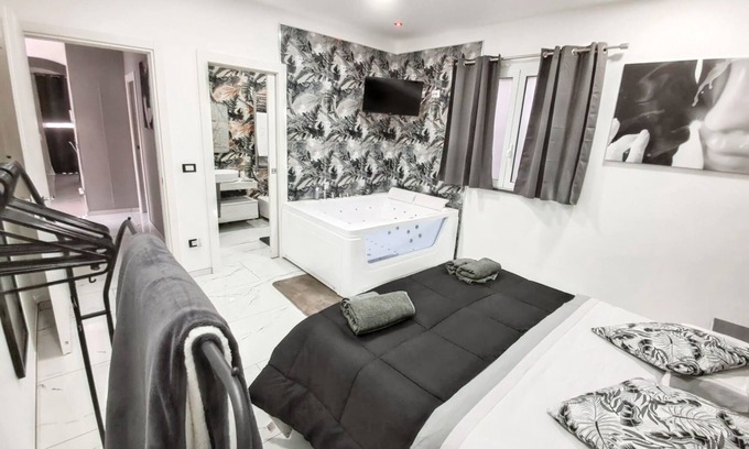 Noto House | Homerez - Spacious House in Noto with Jacuzzi