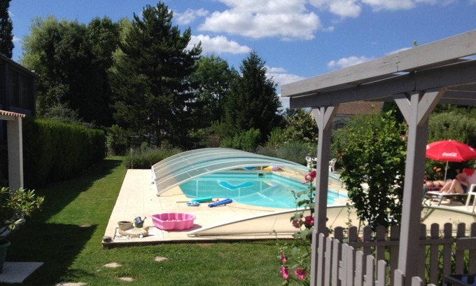 Saint-Jean-d'Angely Apartment | Homerez - Studio for 3 ppl. with swimming-pool and garden at Saint-Jean-d'Angély
