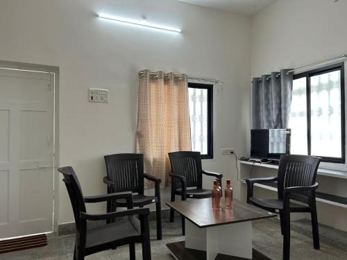 Meenambakkam Villa | HOMESTAY - AC 1 BHK NEAR AlRPORT