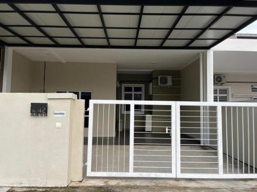 Bukit Baru House | Homestay Angah