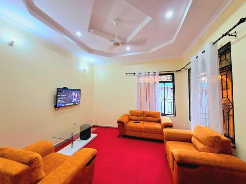 Mwananyamala House | Homestay Bed & Breakfasts
