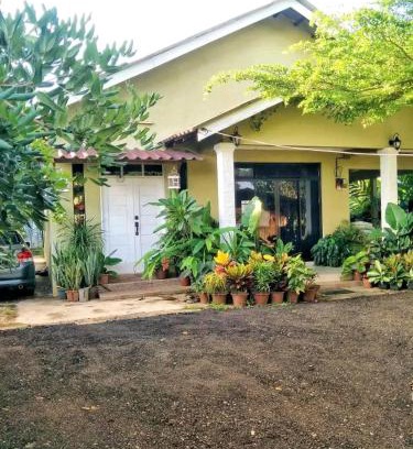 Kawasan Perindustrian Chendering House | Homestay Cik Esah