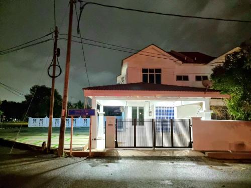 Kuantan House | Homestay Kuantan Casa Yara, 2 Storey Corner House