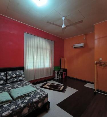 Sungai Besar House | Homestay semi D 4 bilik queen