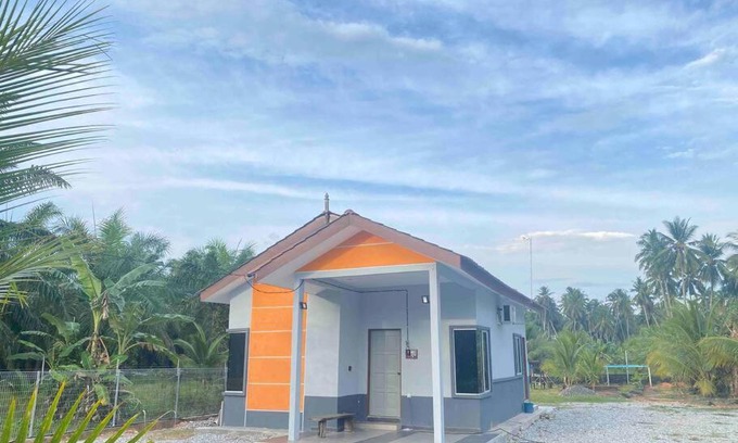Kampung Sungai Burong House | Homestay Naim Sabak Bernam