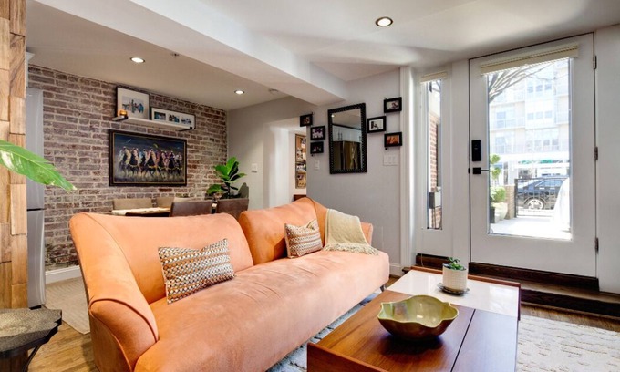 Cleveland Park Condo | Homestead in NW close to National Cathedral, American University, City Ridge