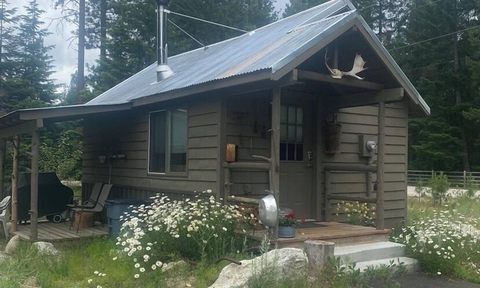 Leavenworth Cabin | Homestead Living at Lake Wenatchee